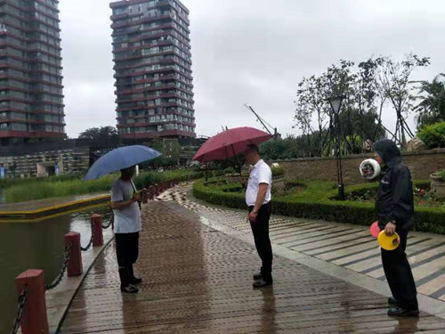 金地社区加强防汛排查工作