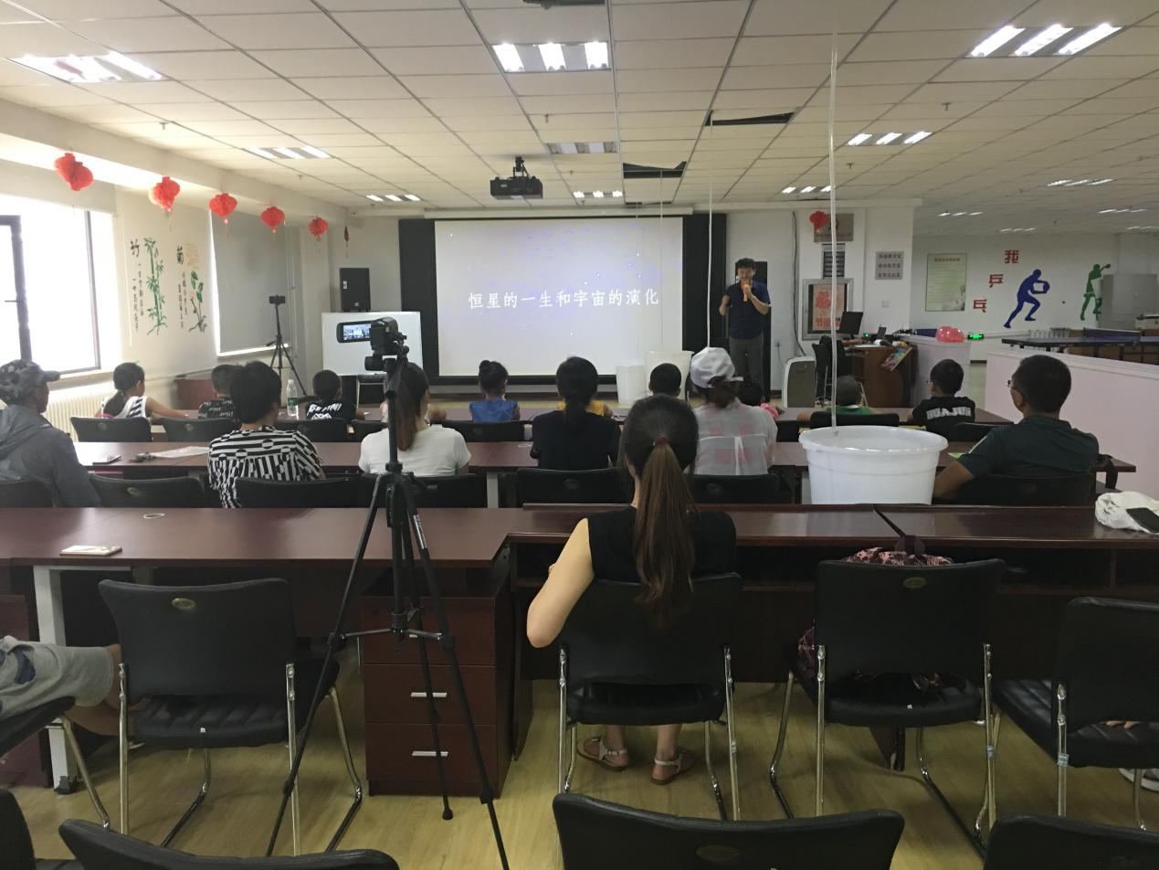 白塔街道百荷社区团支部开展“学校放假社区开学”暨“恒星的一生”科普讲堂...