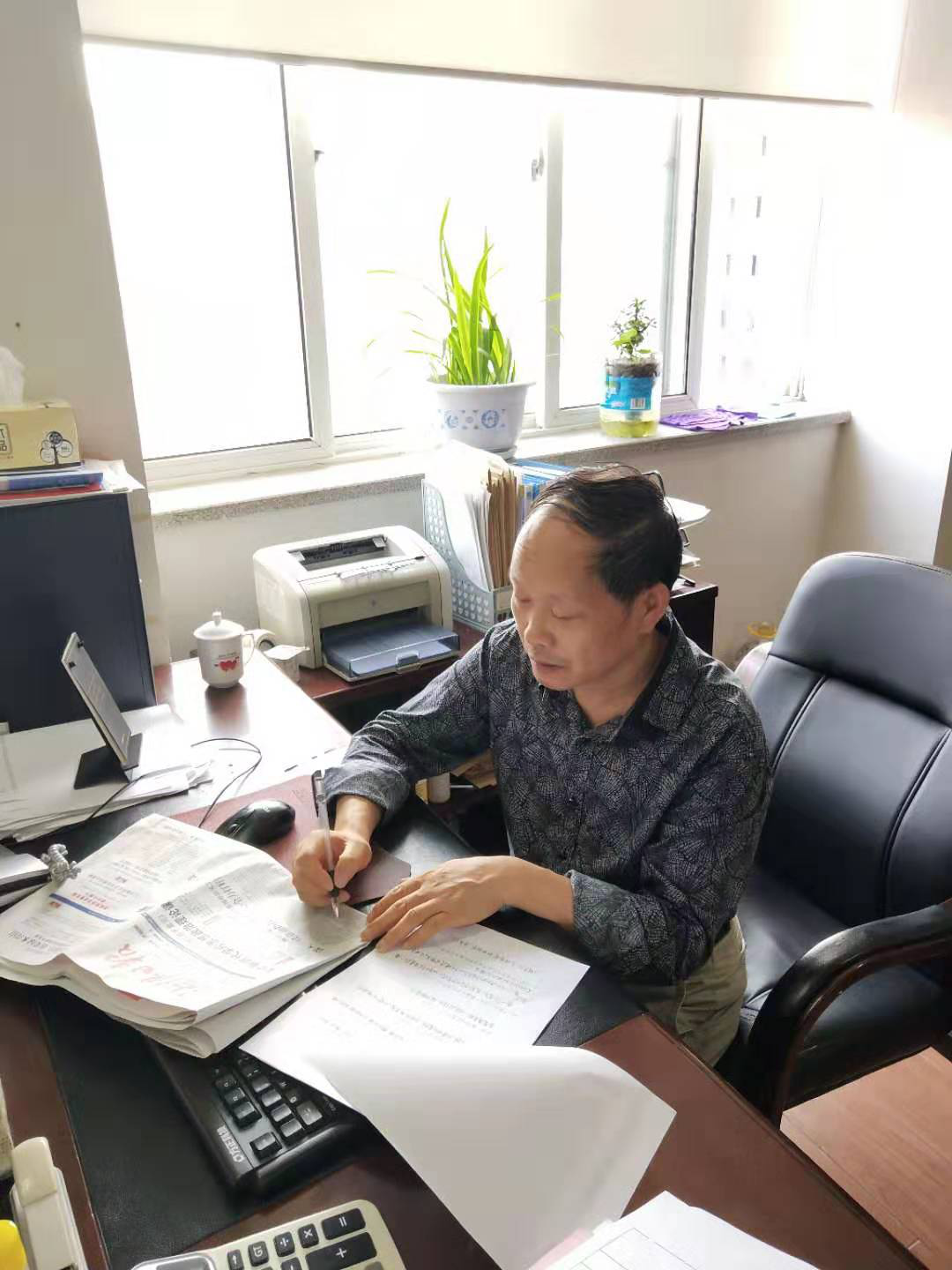 区市场局组织党员干部理论知识测试开展“不忘初心、牢记使命”主题教育