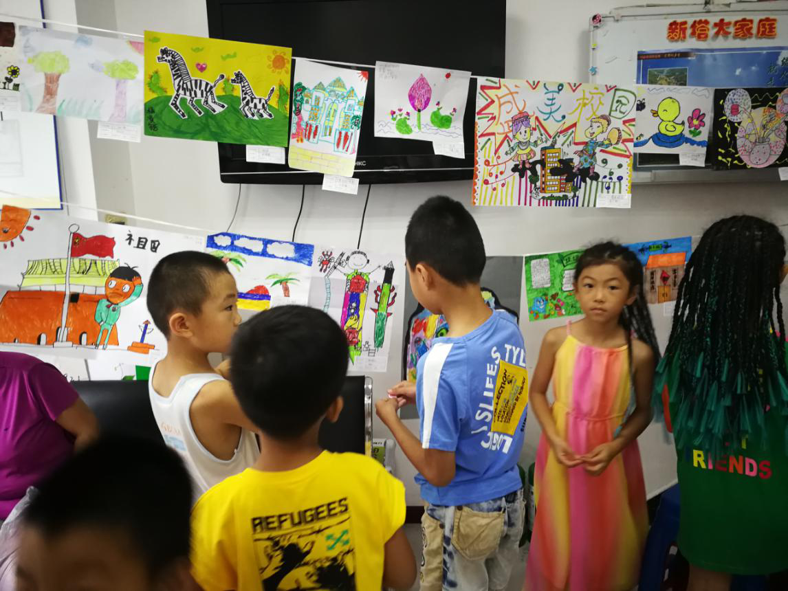 白塔街道新塔社区团支部开展“我爱家乡”青少年绘画大赛活动