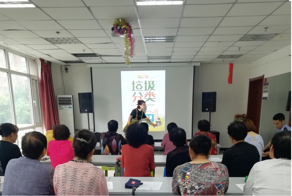 东湖街道文欣社区团支部开展“垃圾分类从我做起”宣讲活动
