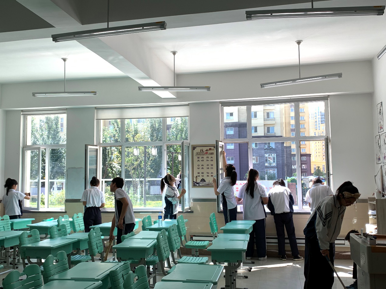 浑南三中团委开展“文明校园从我做起”志愿服务活动