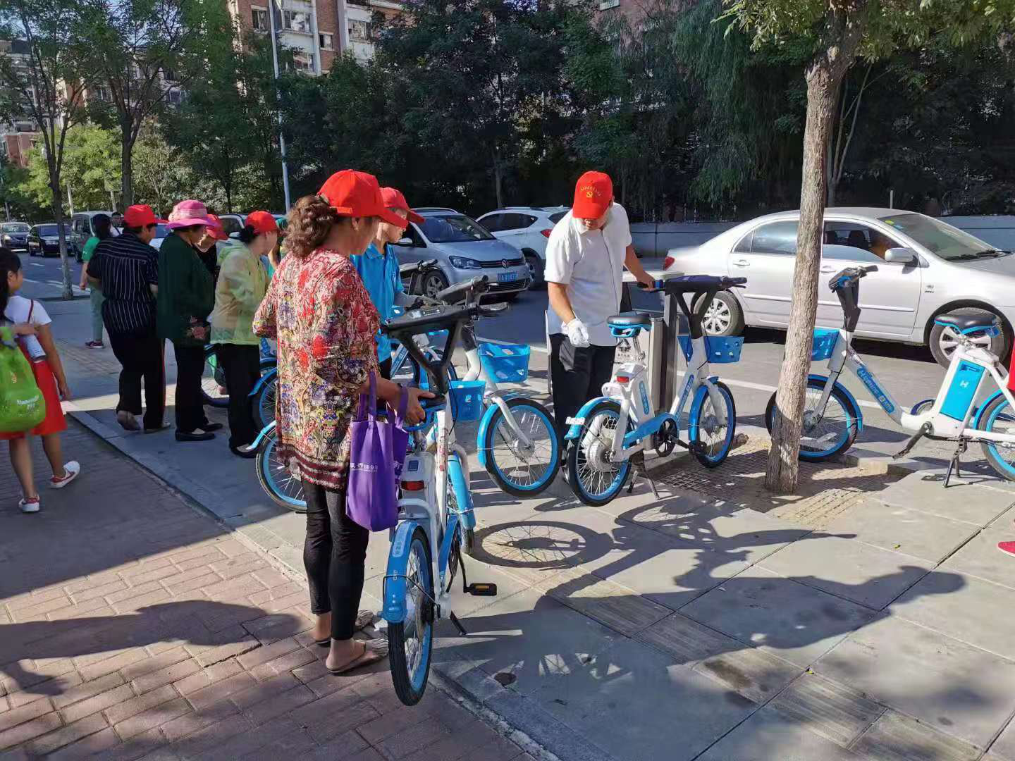 清洁家园 文明出行——五三街道文华苑社区大清扫系列活动