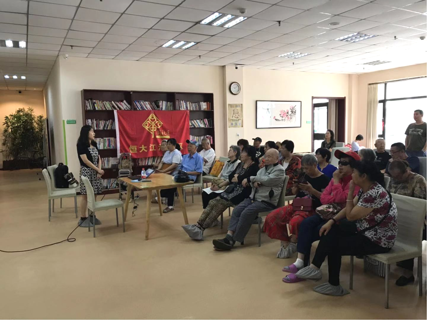 恒大江湾社区开展糖尿病防治及健康饮食知识讲座