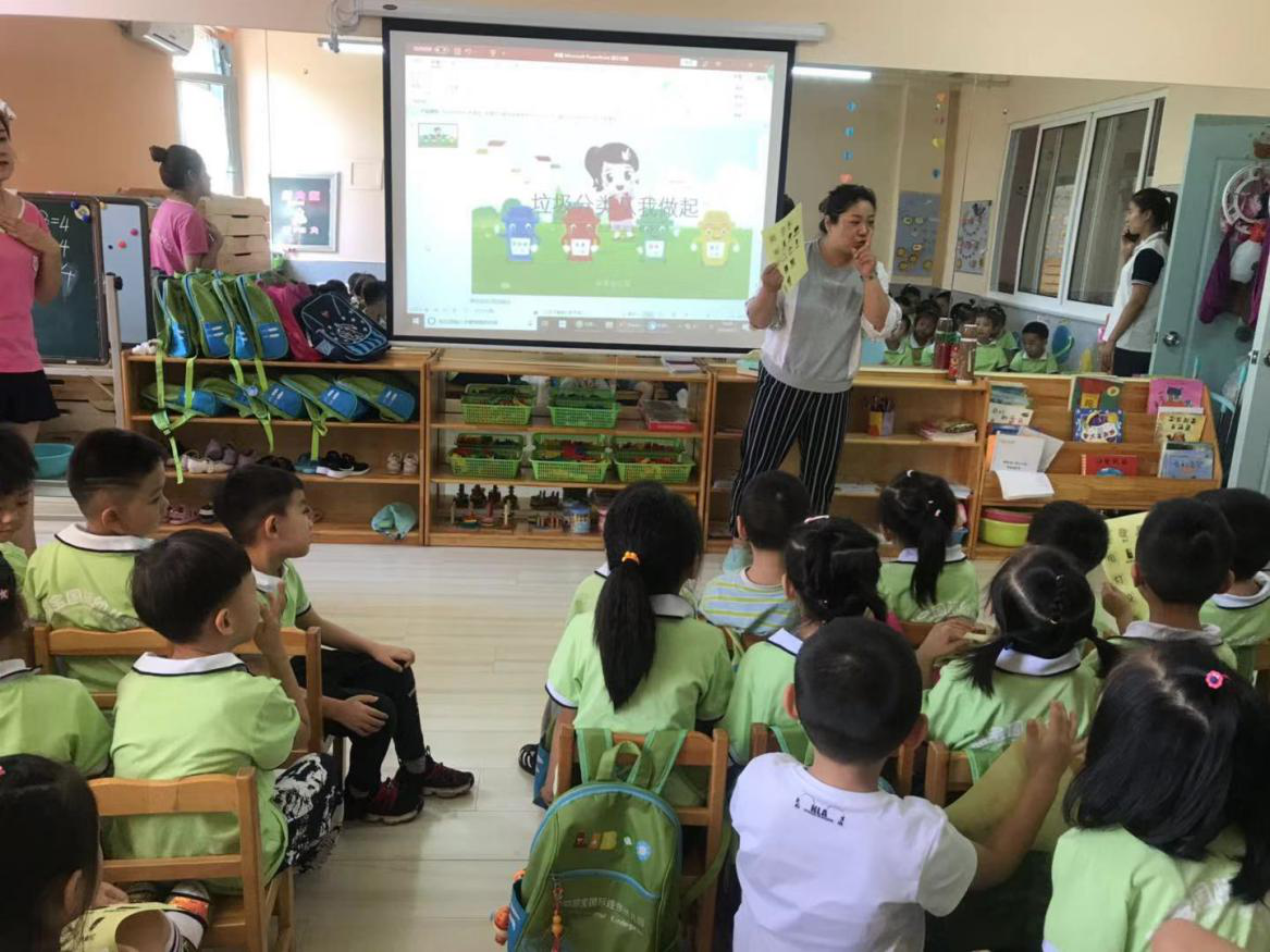 五三街道文华苑社区团支部开展“垃圾分类、从我做起”生活垃圾分类宣传活动