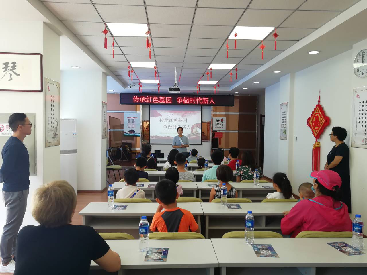 五三街道塞纳社区关工委开展“传承红色基因争做时代新人”主题教育活动