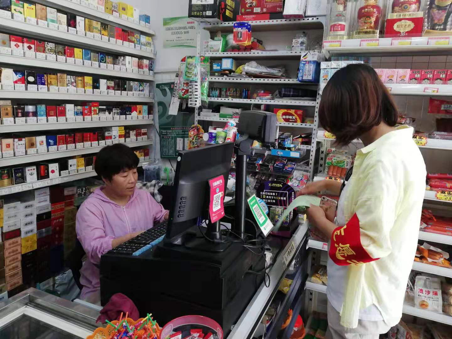 五三街道美好社区团支部开展垃圾分类和禁毒宣传活动