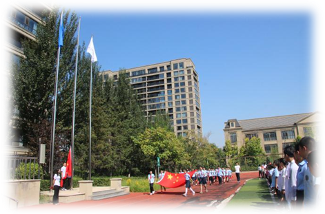 北京师范大学沈阳附属学校举行 “同升国旗 共唱国歌”主题升旗仪式活动
