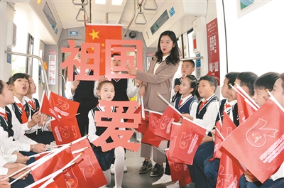 “国庆专列”上的特殊班会