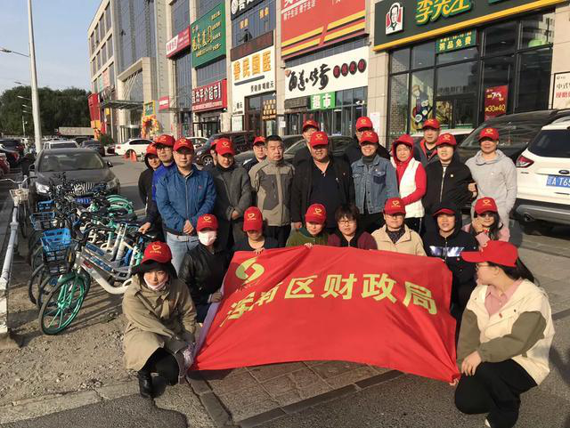 扶起共享单车 唤醒文明意识