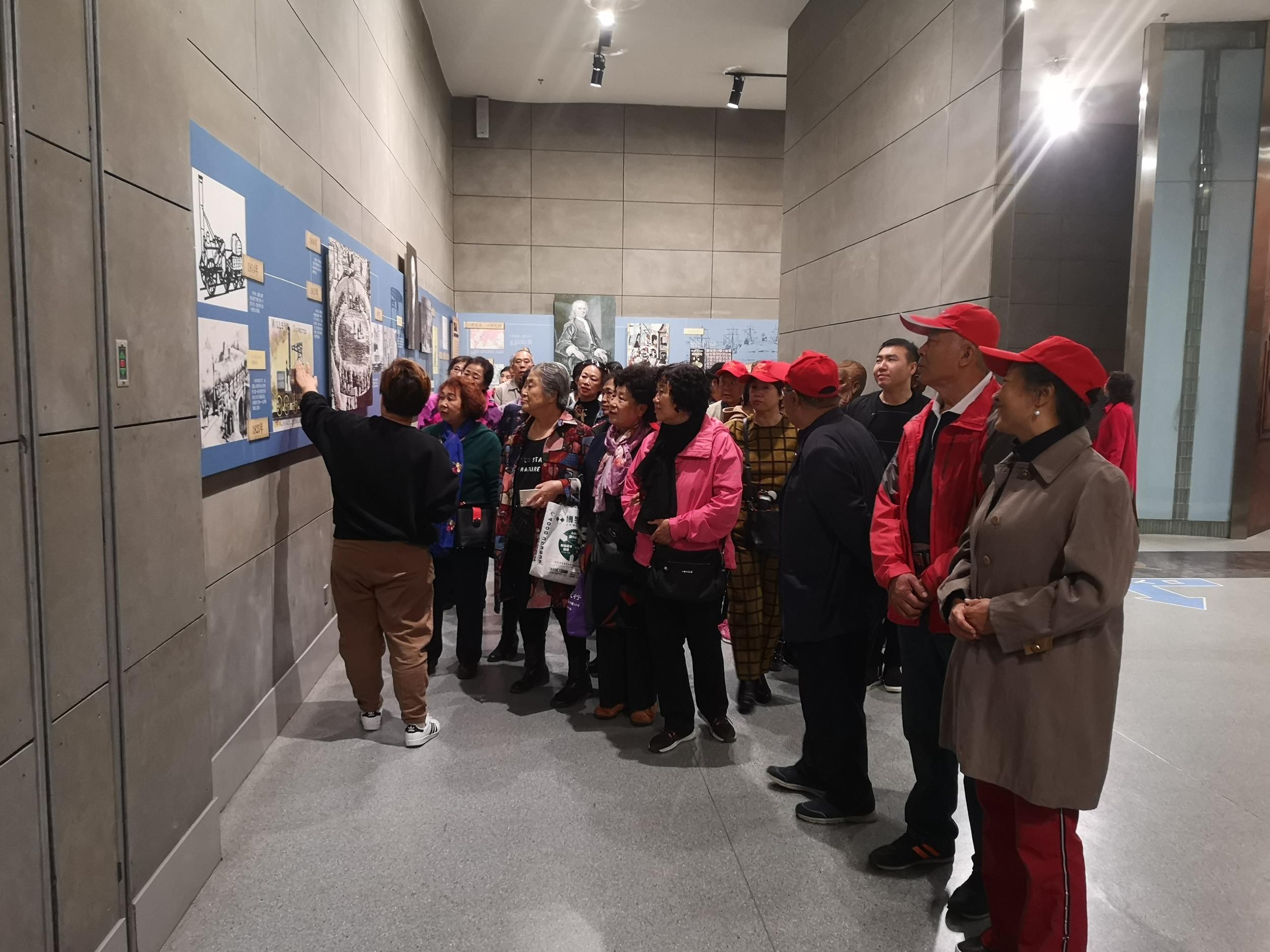 “重温工业历史,筑梦未来发展”——富都丽景社区参观中国工业博物馆活动