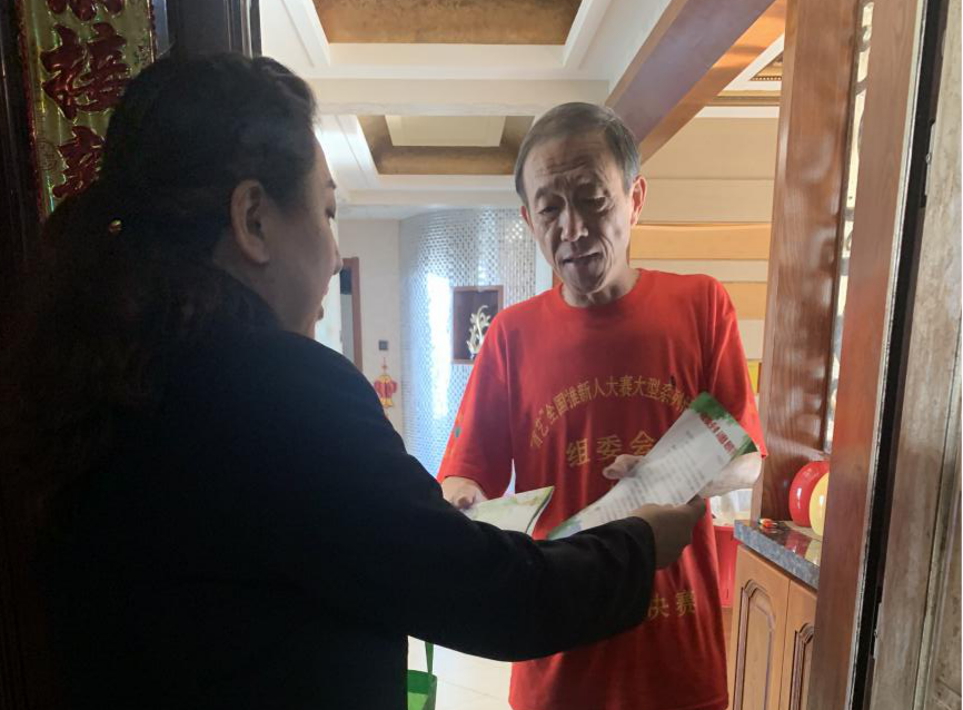 入户宣传垃圾分类 共驻共建文明城市