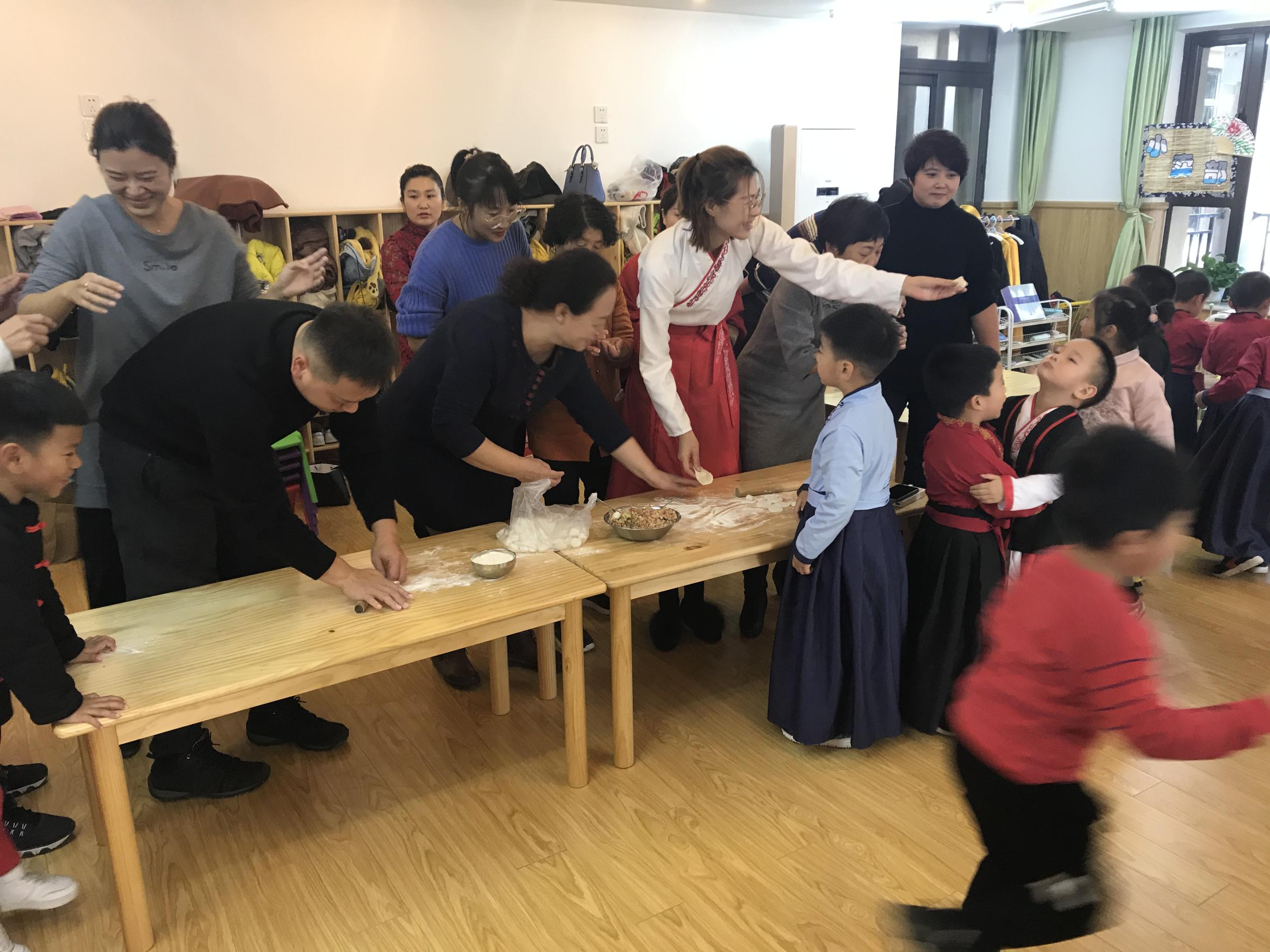 恒大江湾社区开展“情暖寒冬”公益活动