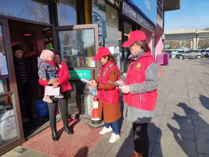 五三街道开展党员志愿者助力创城服务活动