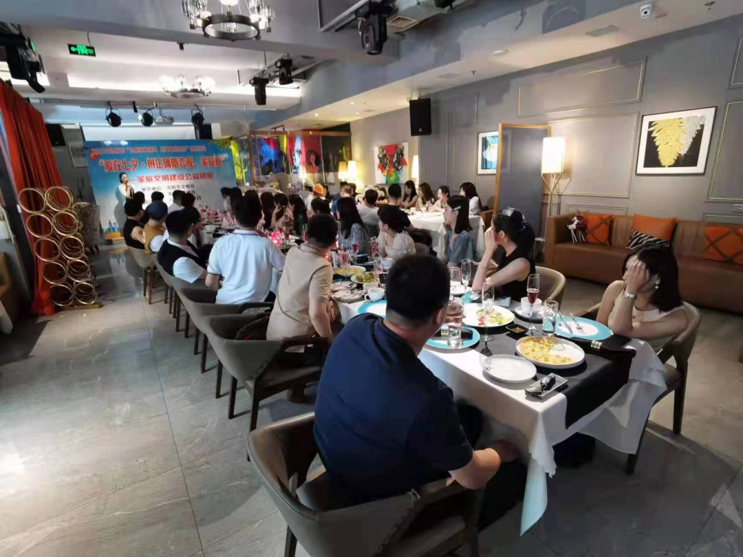 区文明办举行“爱在七夕·树正确婚恋观家庭观”公益讲座