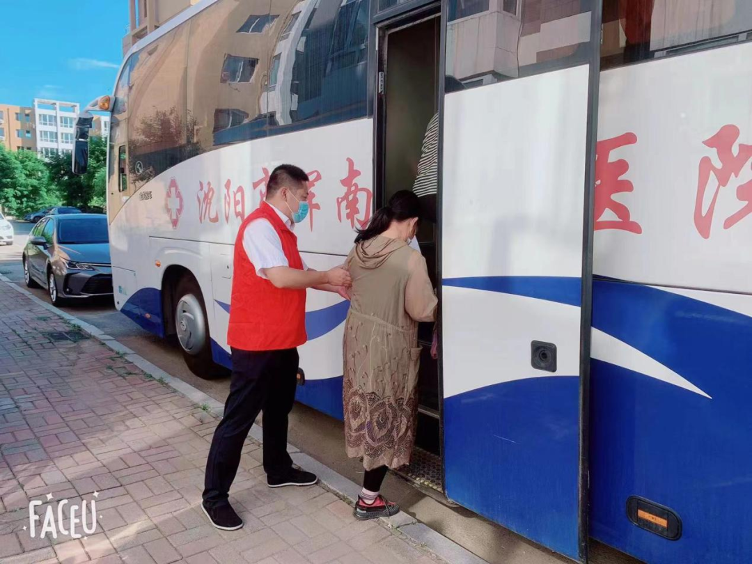 嘉榆社区开展老年人免费体检活动