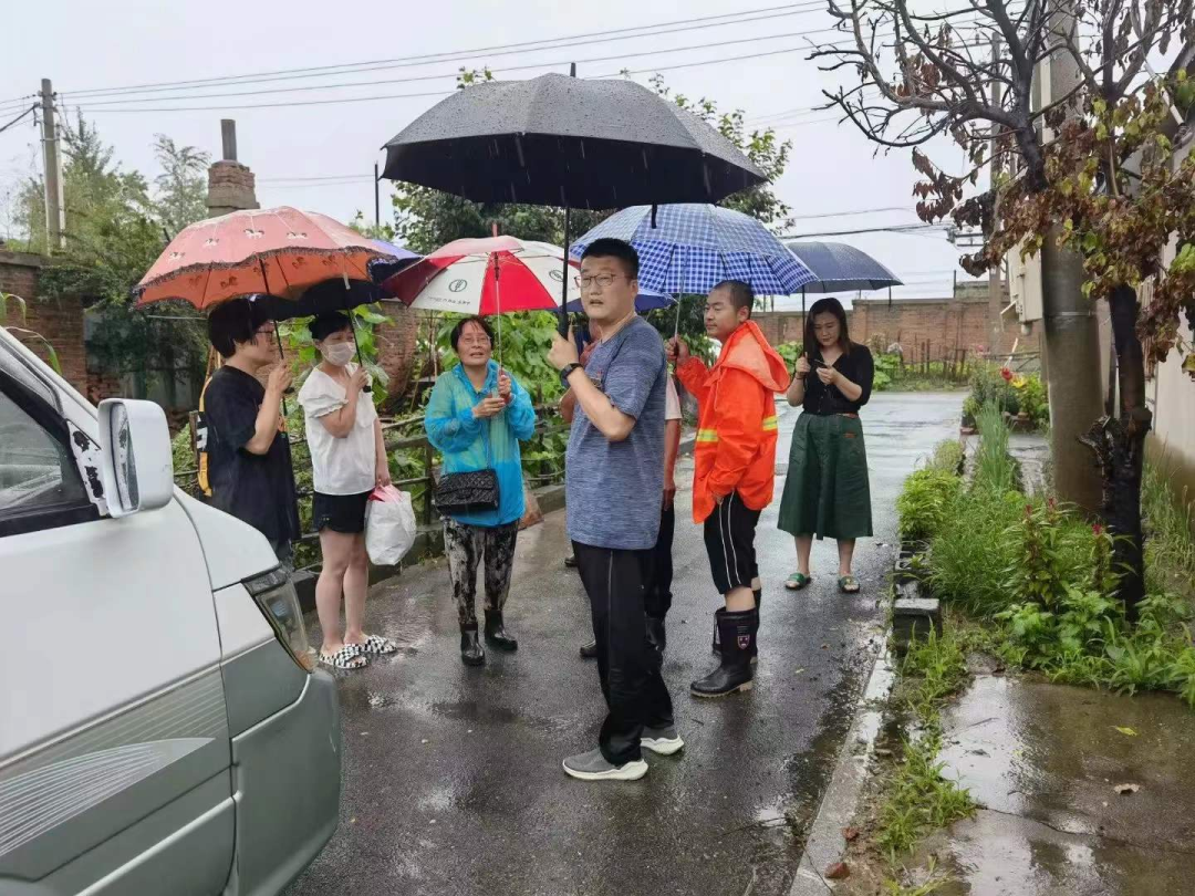 爱心暖邻办实事 一枝一叶总关情