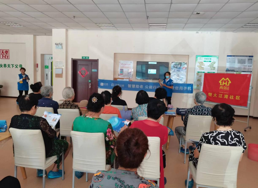 东湖街道：培训送到家门口 助老人接轨“数字化生活”