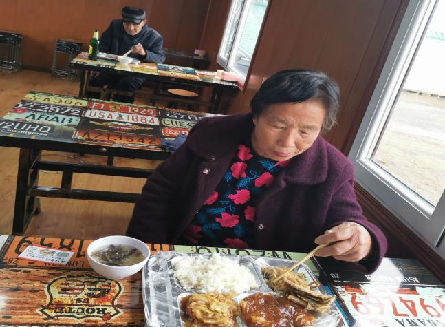 王滨街道：服务“一老一小” 践行“两邻”理念