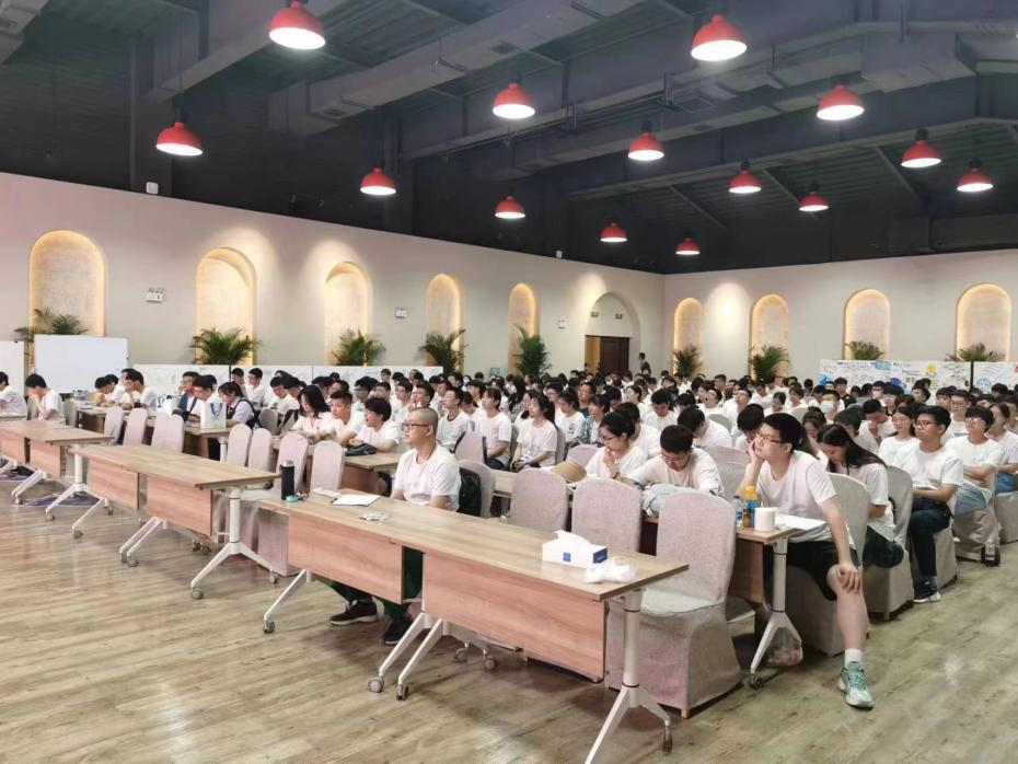 区人社局“流动会客厅”:让满意留在群众心间