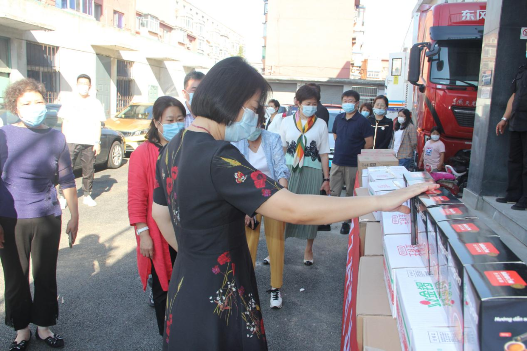 区政协慰问疾控中心一线防疫人员