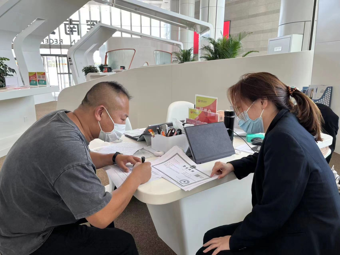 区营商局：在线核验减少要件 优化流程方便企业