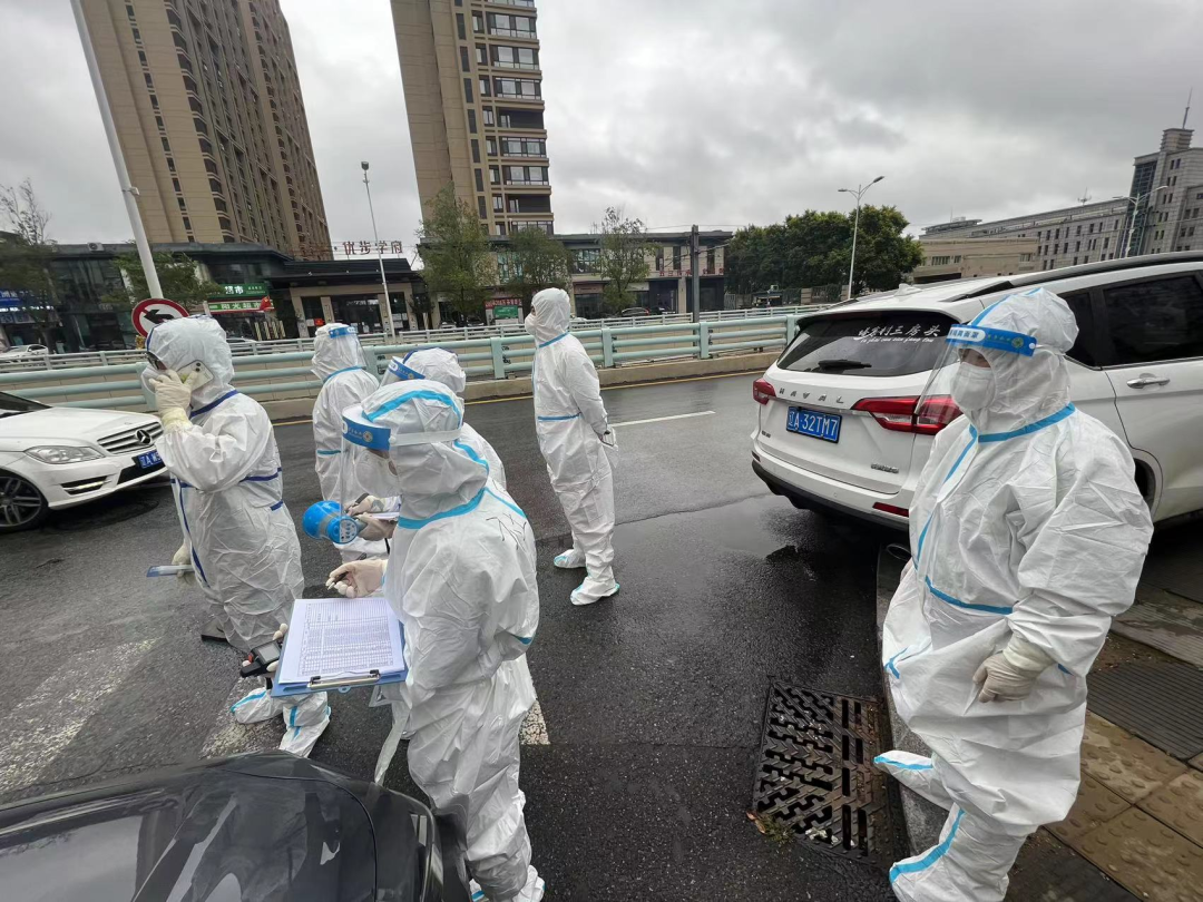 砥砺初心展本色 抗疫前沿显担当
