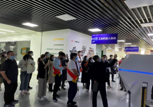 区科协举办新松机器人企业自主创新成果展