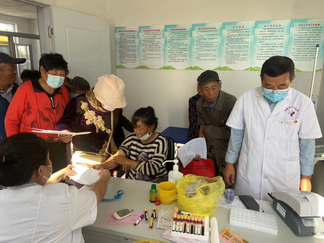 区卫健局开展惠民义诊进社区活动