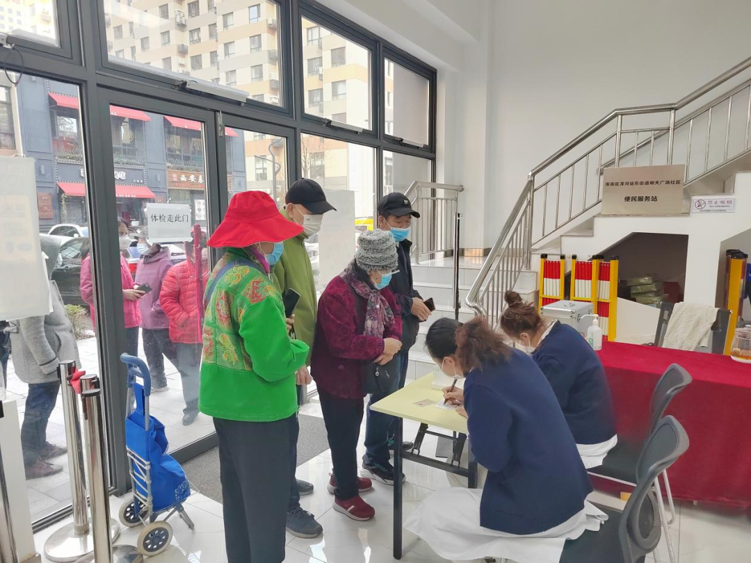 明天广场社区为65岁以上老人进行免费健康体检