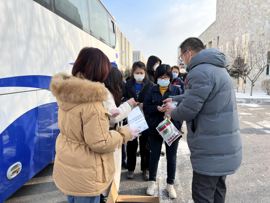 送医送药送健康!“健康大篷车”持续开进我区企业