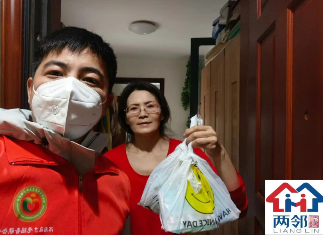 恒大江湾社区：小小爱心包 浓浓两邻情