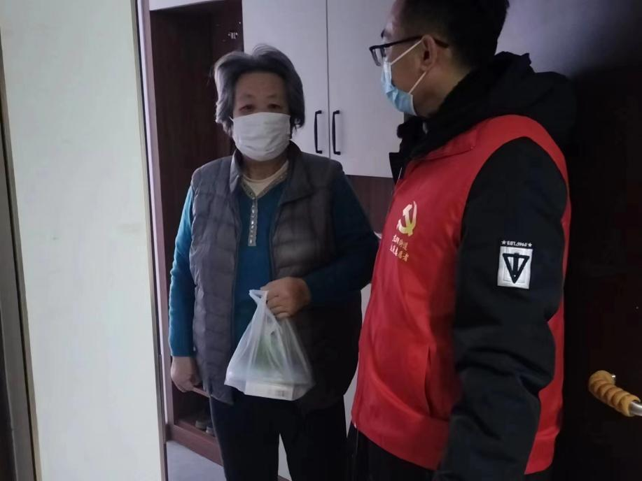 金地艺境社区:送“苗”到身边 服务“邻”距离