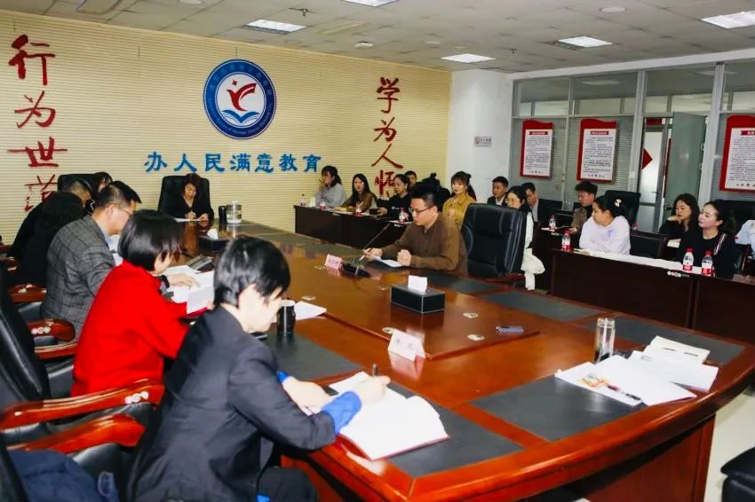 区教育系统召开年轻干部专题座谈会