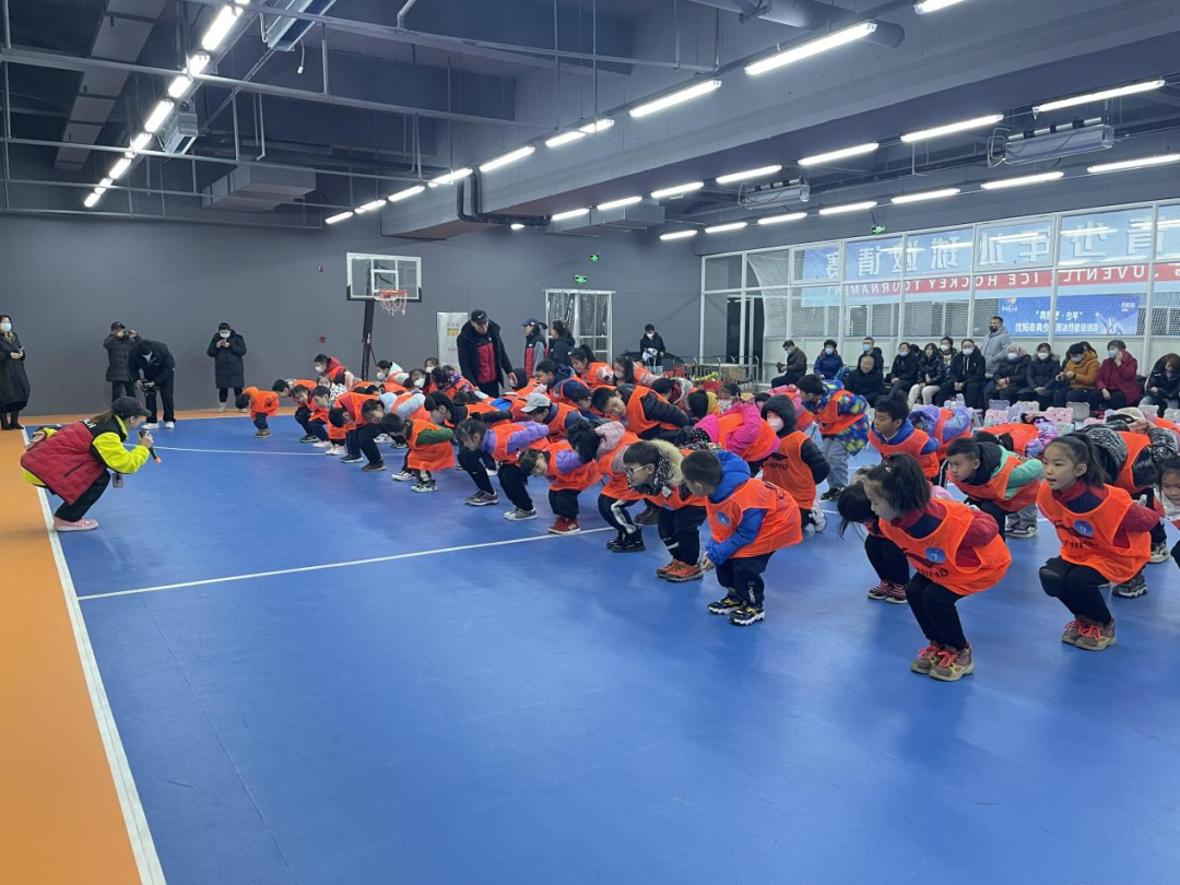“党建结对”——五三街道与省体育局开展“冰雪运动进社区”活动