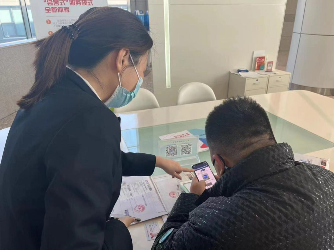 区审批局:电子证照“照亮”企业办事路