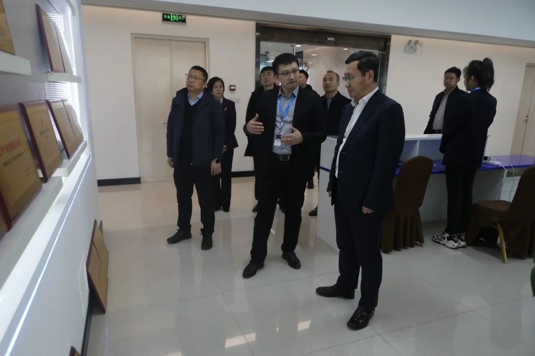 区委书记闫占峰到李相、桃仙、高坎、满堂街道调研