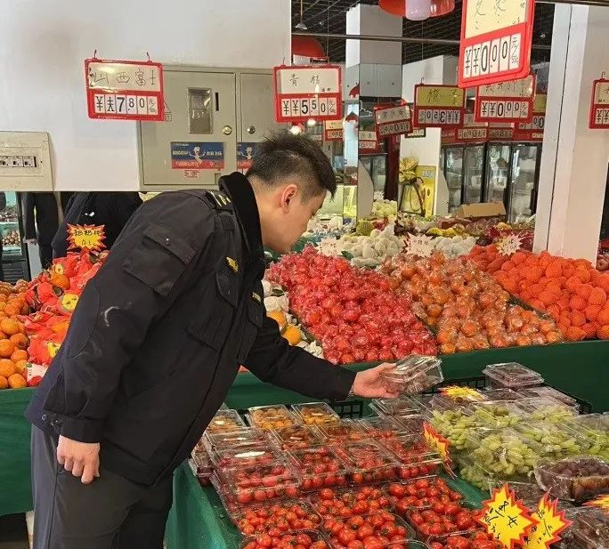 区市场局开展校内食品流通专项检查