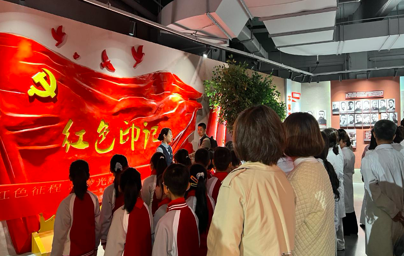 区文明办开展“踏寻红色征程，逐梦光辉时代”党史宣讲活动