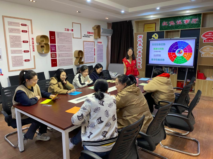 浑河站东街道首创国际社区联合工会开展职工心理解压小课堂活动
