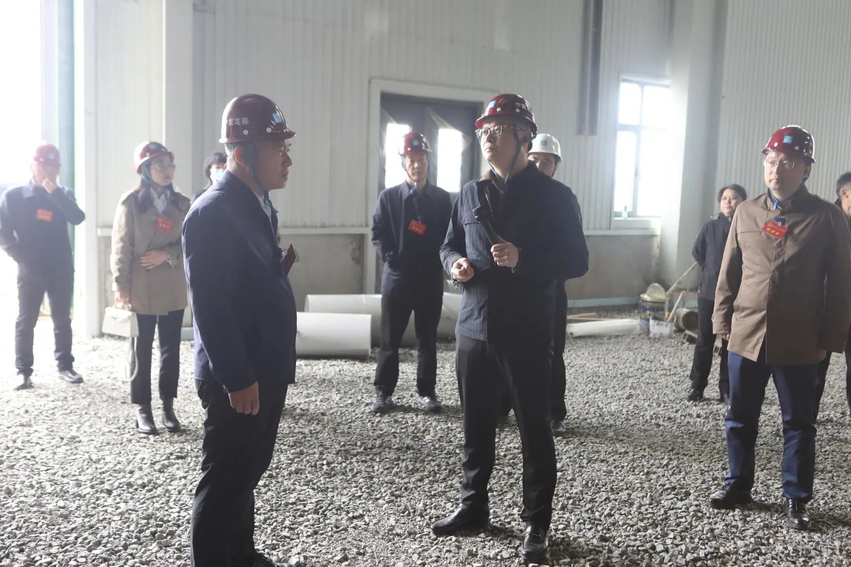 区人大视察亿元以上项目开复工情况