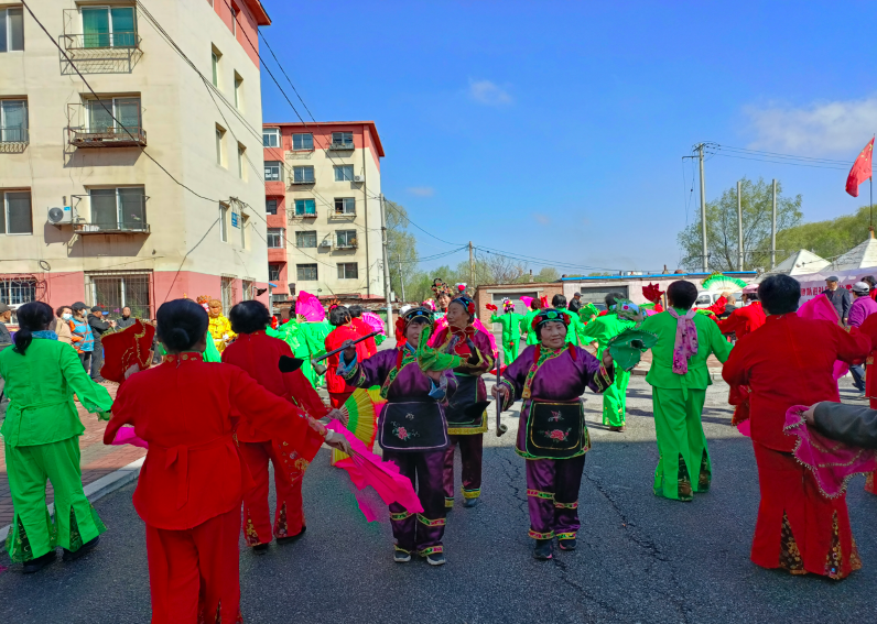 高坎街道举办“艺术团队进社区 文化惠民暖人心”文艺汇演