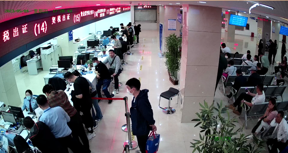 区政务服务中心:政务服务“提前办”“延时办”方便群众彰显温情