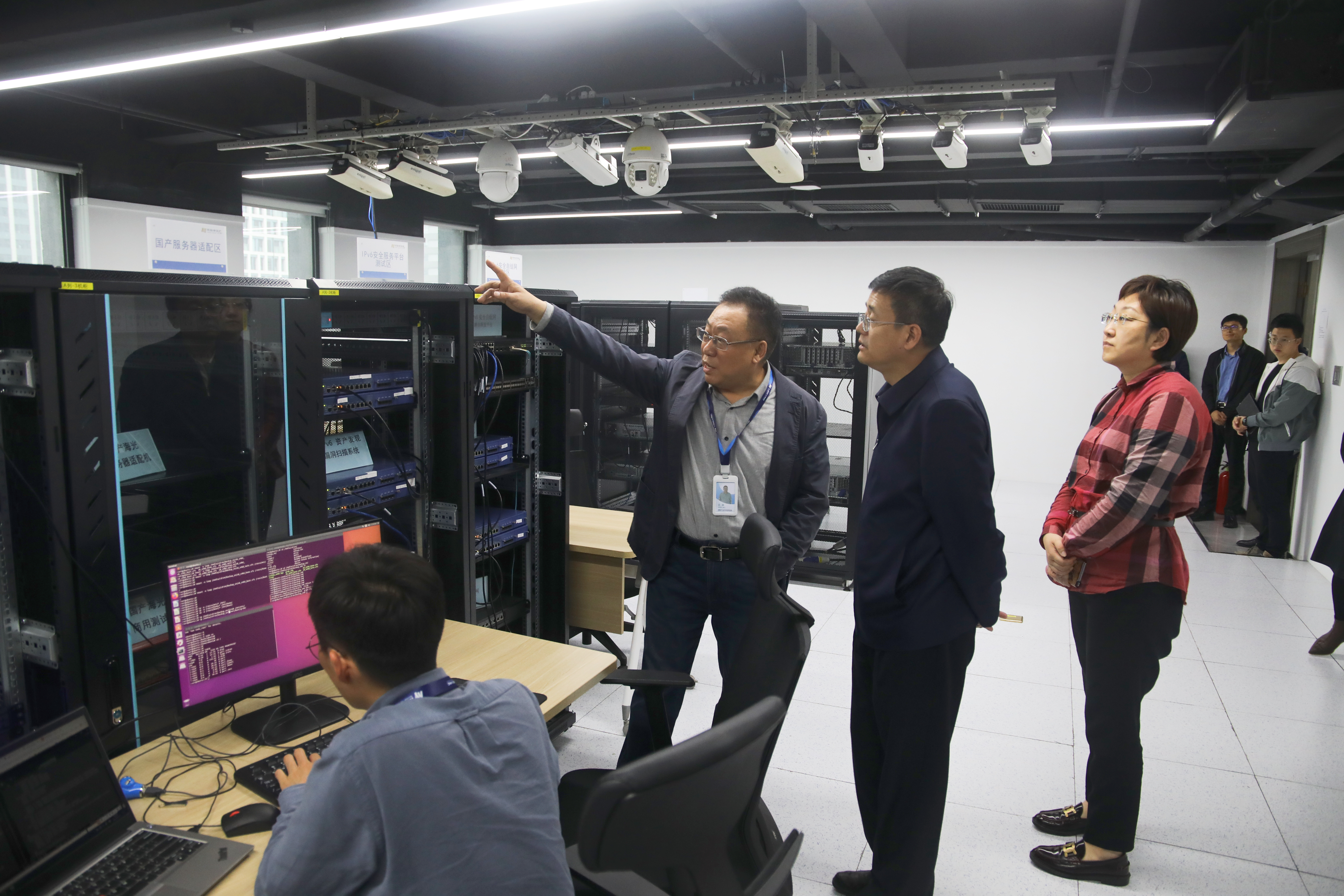 区长任立辉调研我区部分重点企业