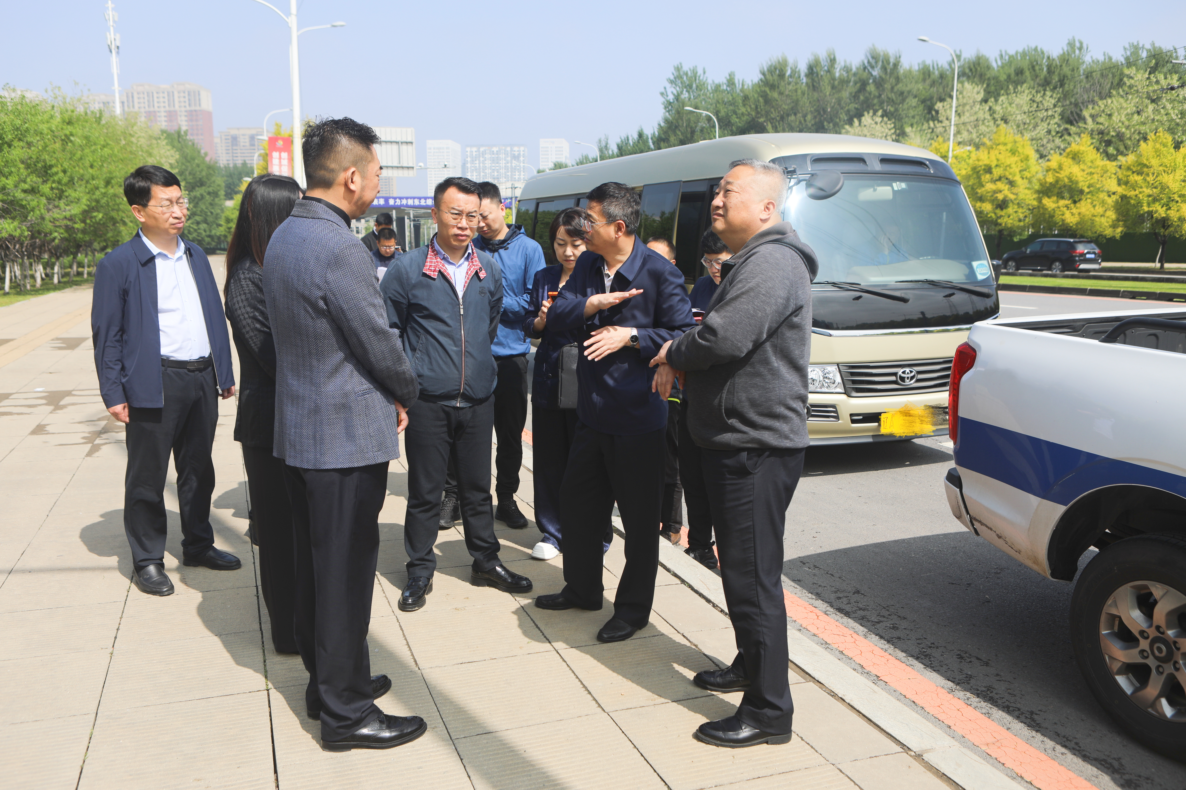 区长任立辉检查城市精细化管理及河长制有关工作