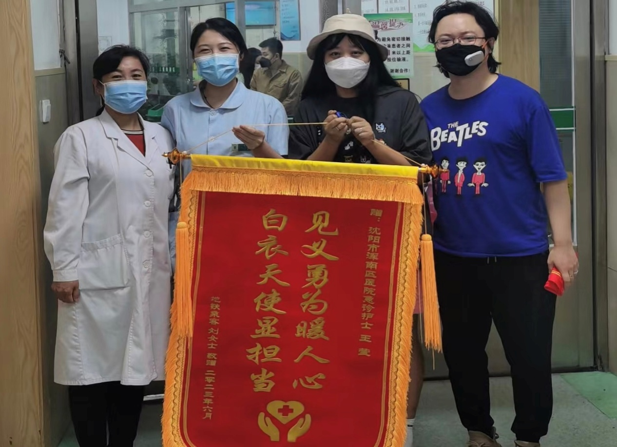 乘客地铁中晕倒 浑南白衣天使热心救护