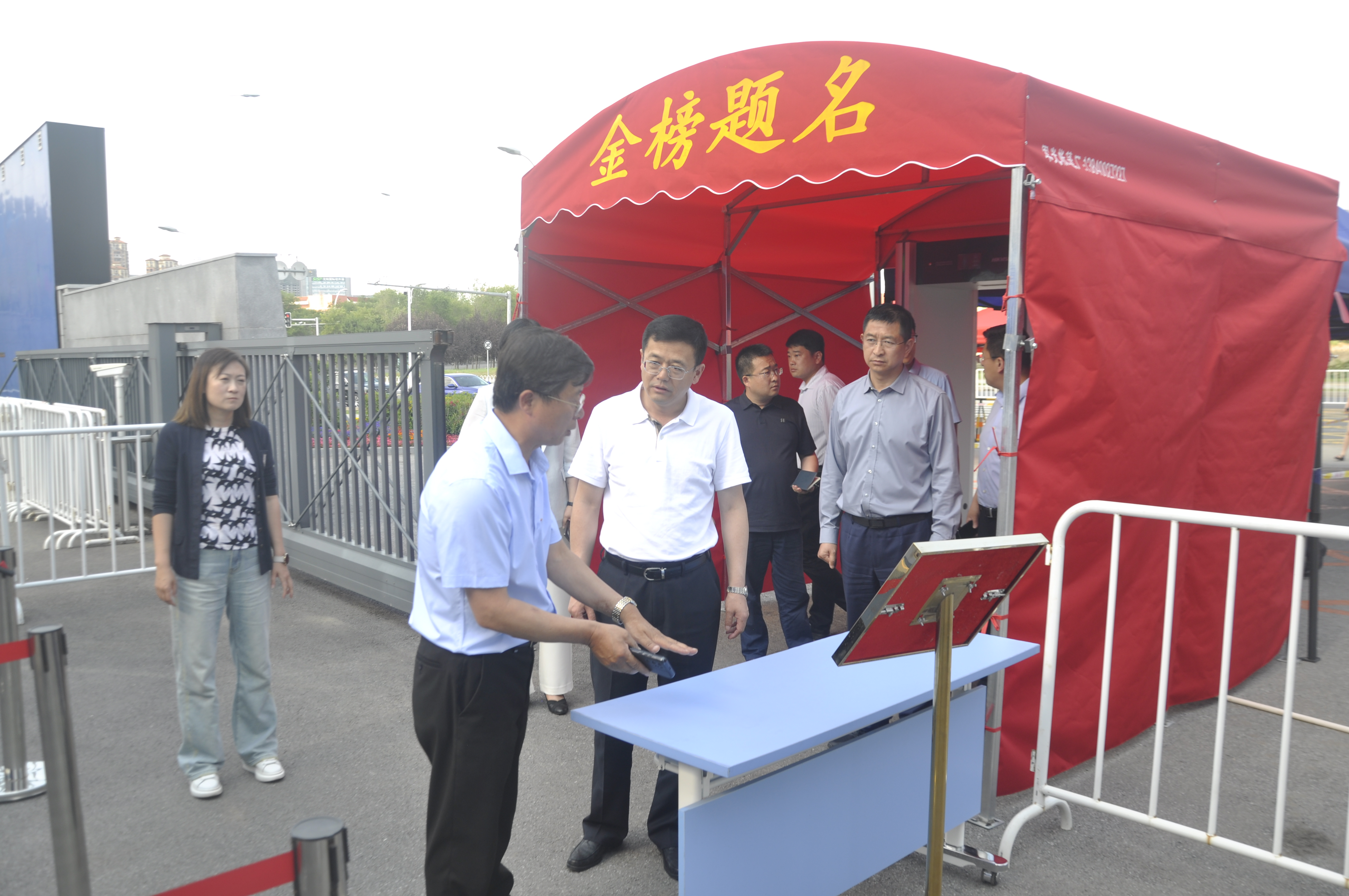 区长任立辉检查我区高考准备工作