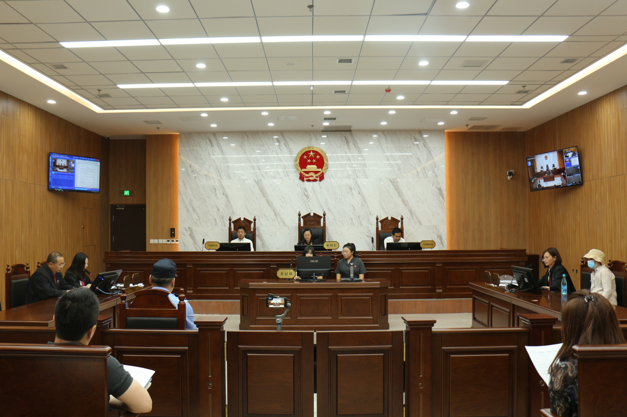 区工商联组织企业家会员参加庭审观摩暨优化法治化营商环境座谈活动