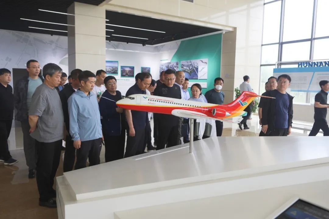 省委党校领导干部进修班干部学员来我区考察调研