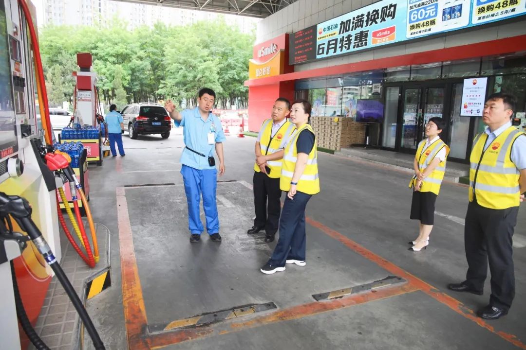 区人大常委会视察我区国有企业对外投资情况